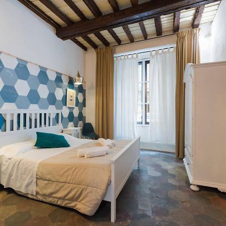 F4 - Santa Croce One Bedroom Flat 2 To 4 Guests フィレンツェ エクステリア 写真