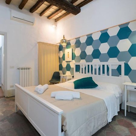 F4 - Santa Croce One Bedroom Flat 2 To 4 Guests フィレンツェ エクステリア 写真