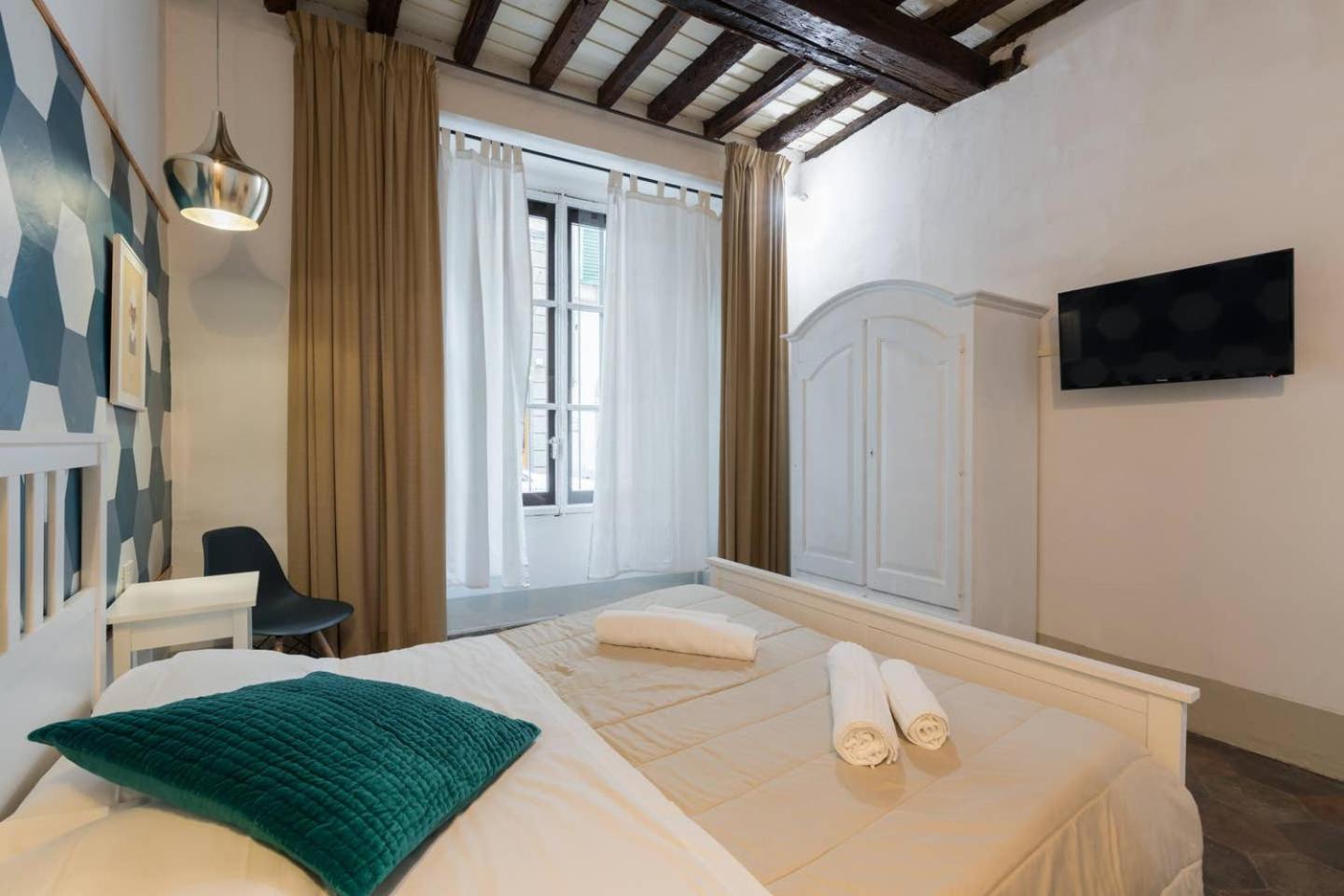 F4 - Santa Croce One Bedroom Flat 2 To 4 Guests フィレンツェ エクステリア 写真