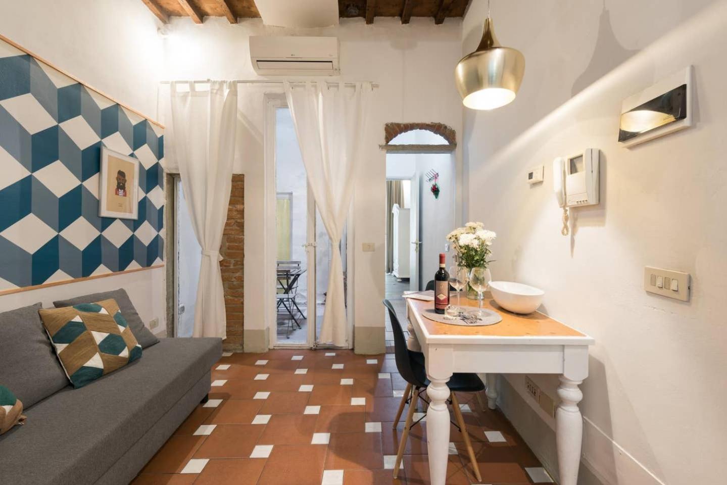 F4 - Santa Croce One Bedroom Flat 2 To 4 Guests フィレンツェ エクステリア 写真